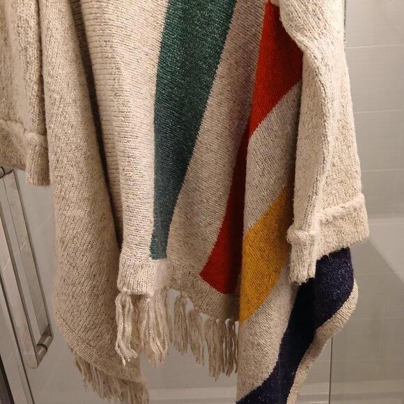 Hudson Bay Shawl Wrap - Picture 3 of 11